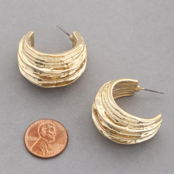 TEXTURED OPEN HOOP EARRING