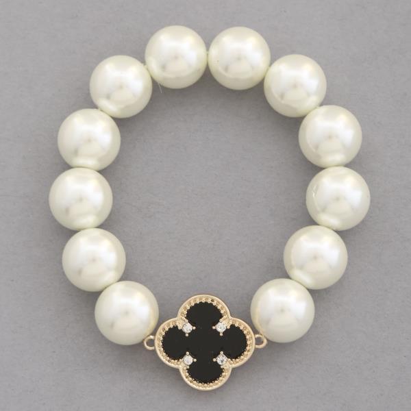 CLOVER CHARM PEARL BEAD BRACELET