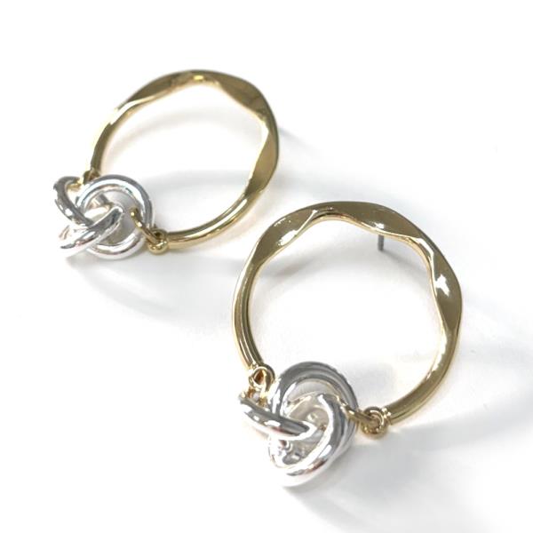 WAVY HOOP EARRINGS WITH INTERLOCKING RINGS