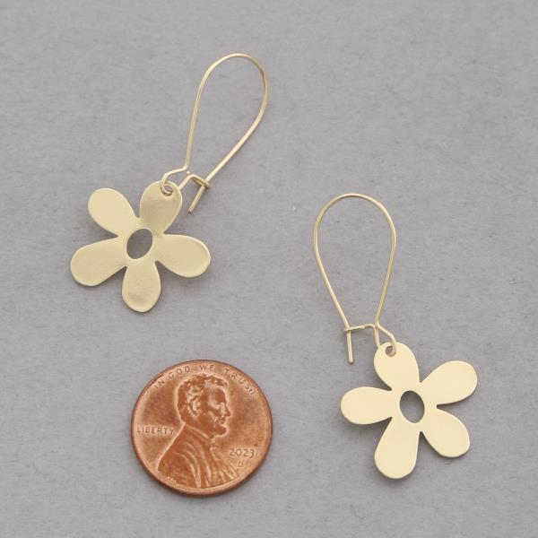 DAISY FLOWER METAL EARRING