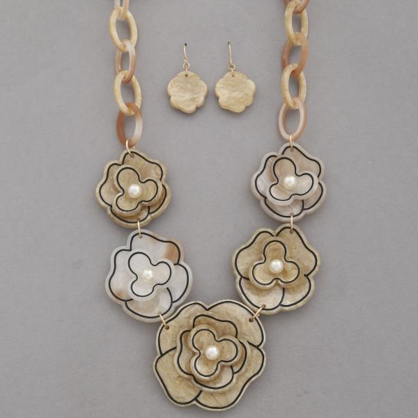 ACETATE FLOWER LINK NECKLACE