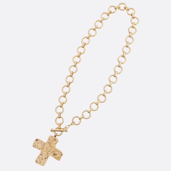 SDJ HAMMERED METAL CROSS PENDANT TOGGLE CLASP NECKLACE