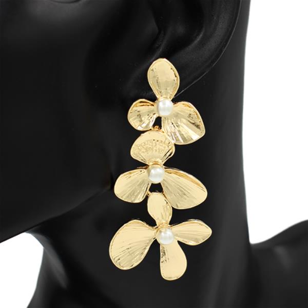 TRIPLE FLOWER PEARL BEAD METAL EARRING