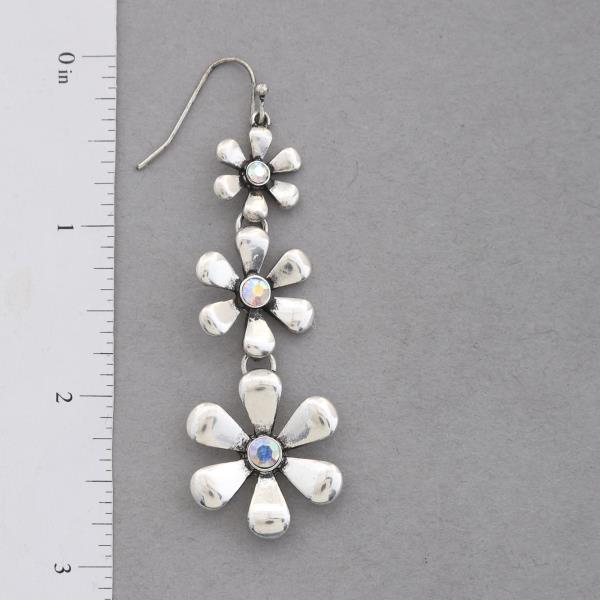 TRIPLE FLOWER METAL DANGLE EARRING