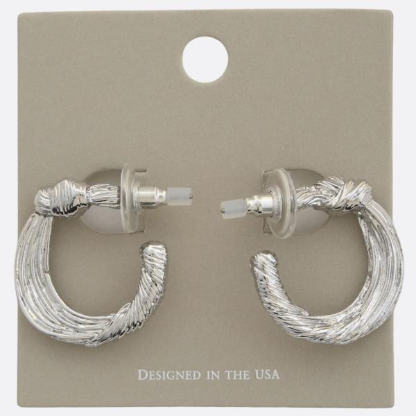 LINED TEXTURED OPEN HOOP EARRING