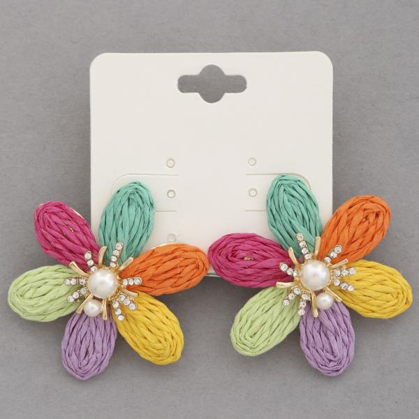 RAFFIA FLOWER PEARL CENTER EARRING