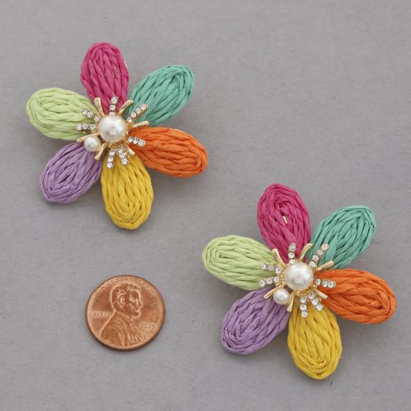 RAFFIA FLOWER PEARL CENTER EARRING