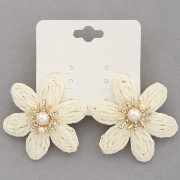 RAFFIA FLOWER PEARL CENTER EARRING