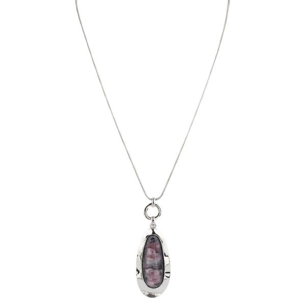 HAMMERED METAL OVAL PENDANT NECKLACE