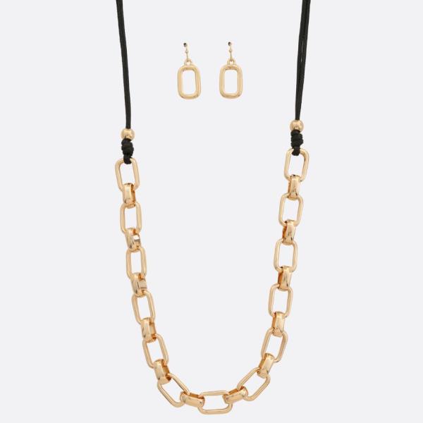 OVAL LINK NECKLACE