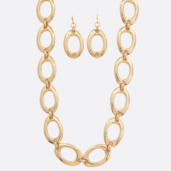 OVAL LINK METAL NECKLACE