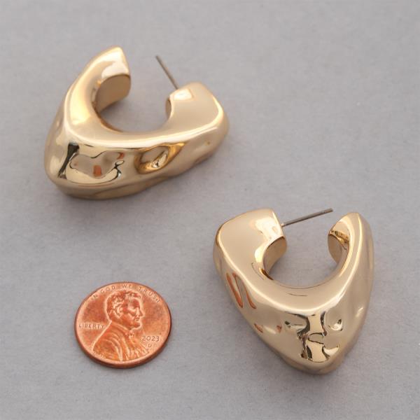 PUFFY ORGANIC SHAPE METAL EARRING