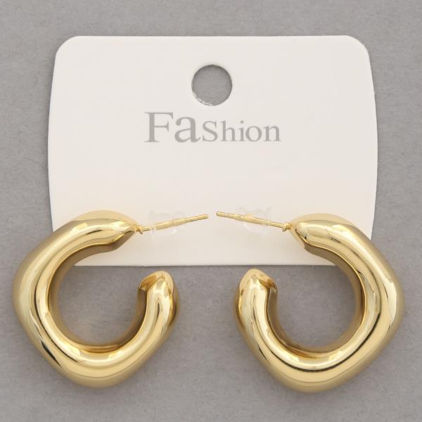 OPEN HOOP METAL EARRING