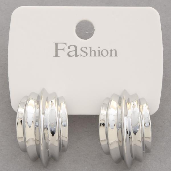 METAL EARRING