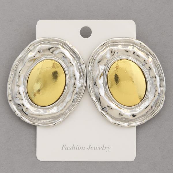 TWO TONE OVAL METAL EARRING