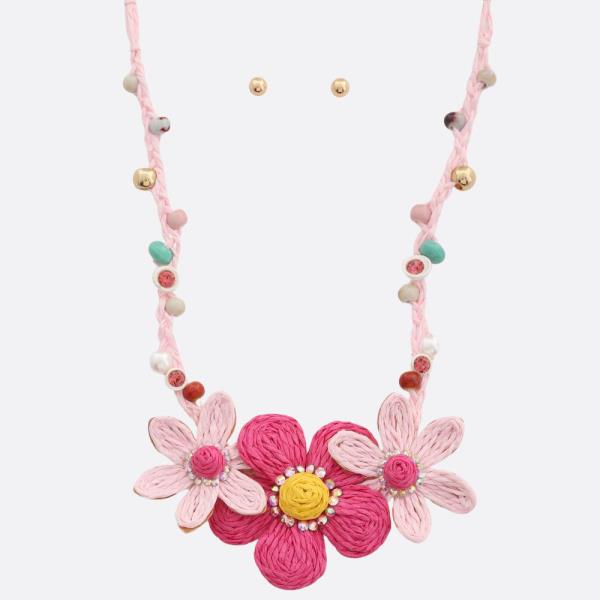 TRIPLE FLOWER RAFFIA BEADED NECKLACE