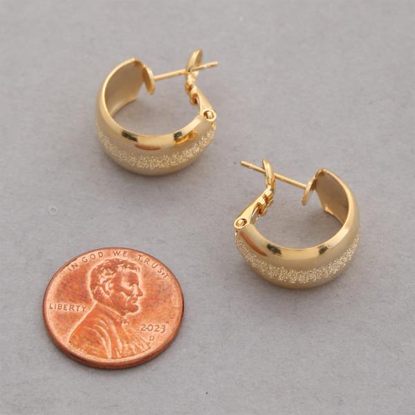 14K GOLD DIPPED TEXTURED CENTER HOOP EARRING