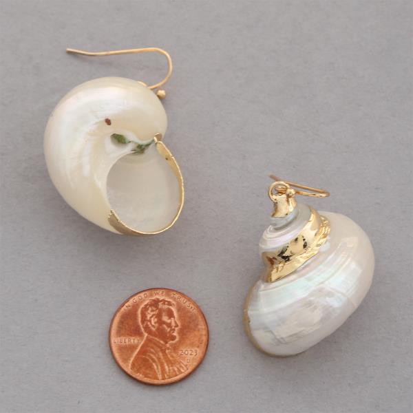 SEASHELL DANGLE EARRING