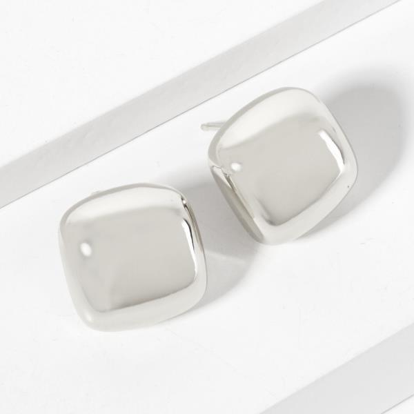 SQUARE SHAPE METAL EARRING