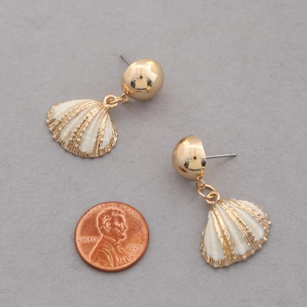 SHELL TEXTURED SCALLOP DANGLE EARRINGS