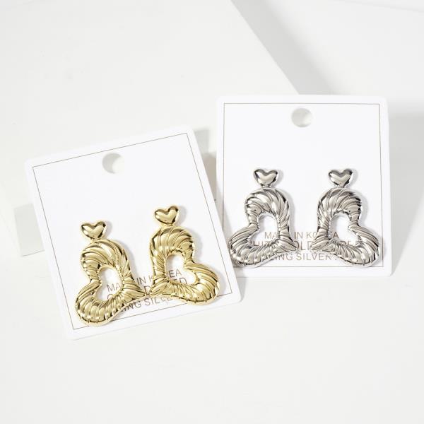 LINED DOUBLE HEART DANGLE METAL EARRING