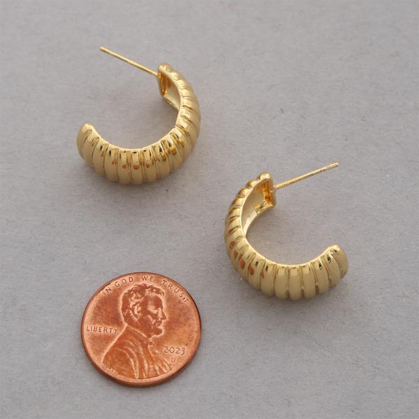 LINED OPEN CIRCLE GOLD DIPPED EARRING