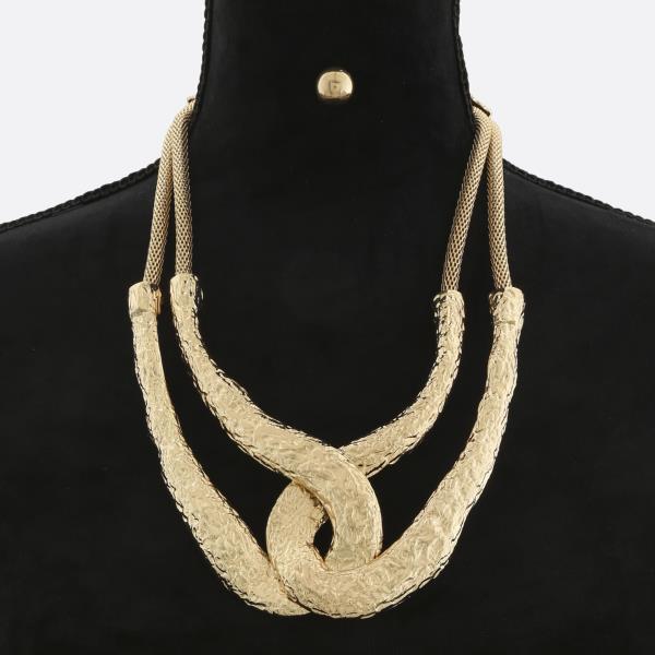 TEXTURED LOOP LINK METAL NECKLACE