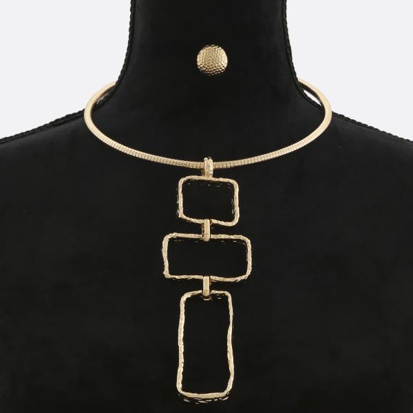 GEO SHAPE METAL PENDANT NECKLACE