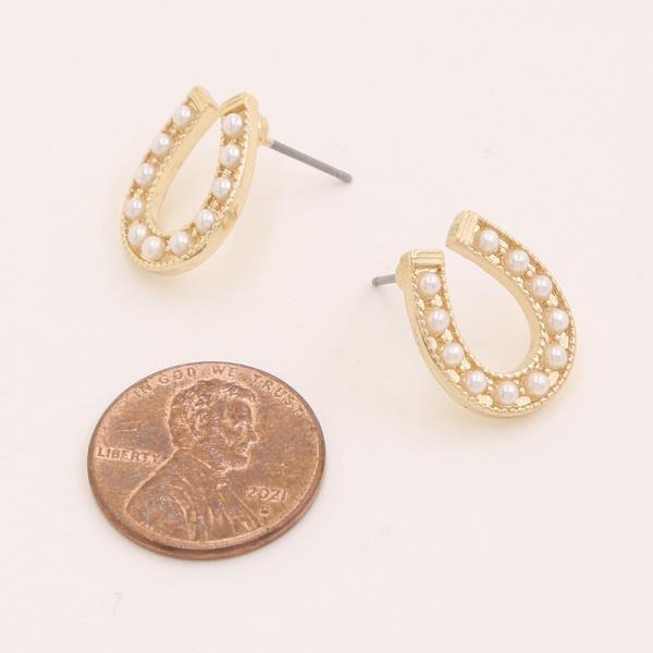 HORSESHOE STUD EARRING