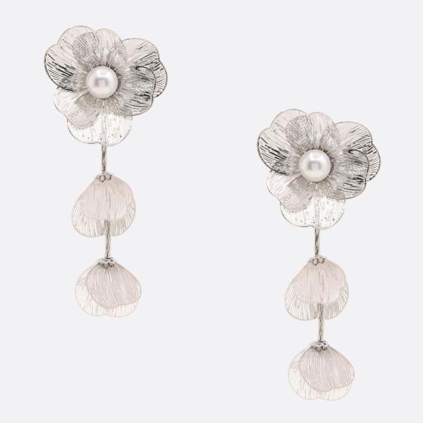 METAL FLOWER PEARL CENTER DANGLE EARRING