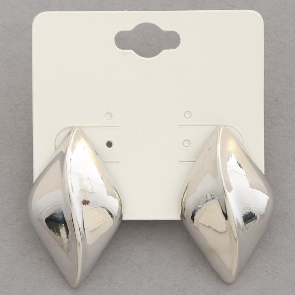 METAL EARRING