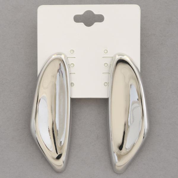 OVAL METAL EARRING