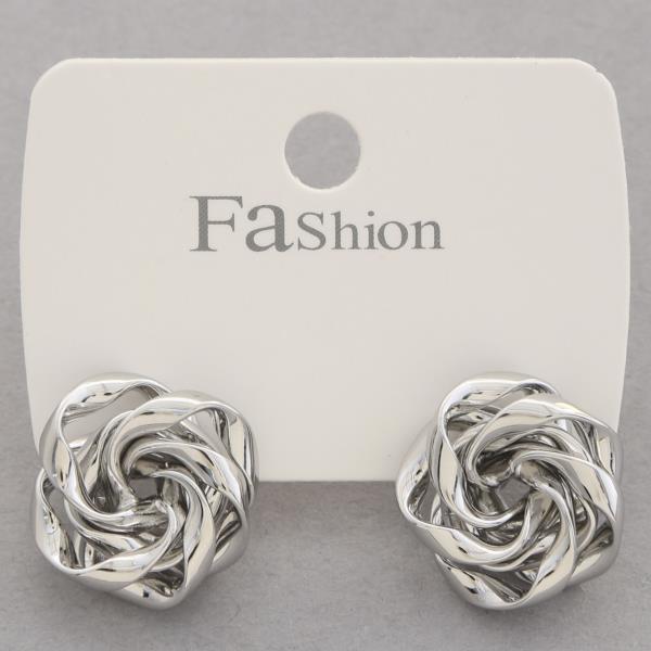 FLOWER SHAPE METAL EARRING