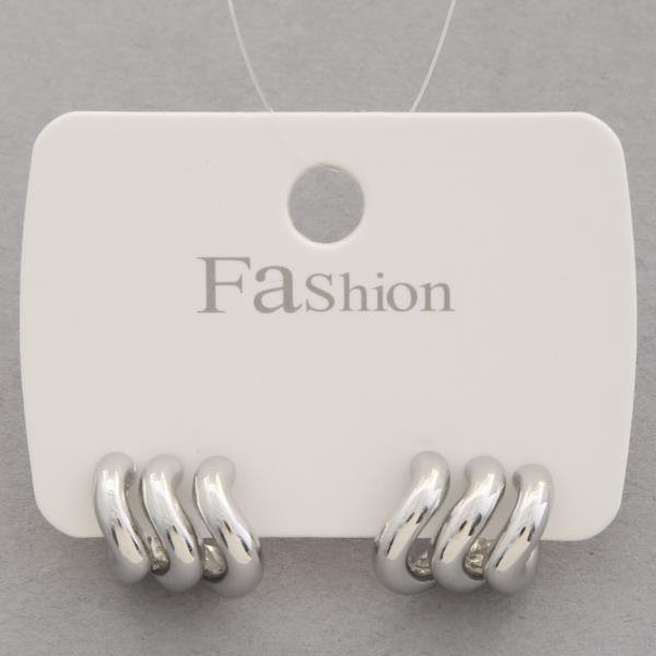 WAVY METAL EARRING