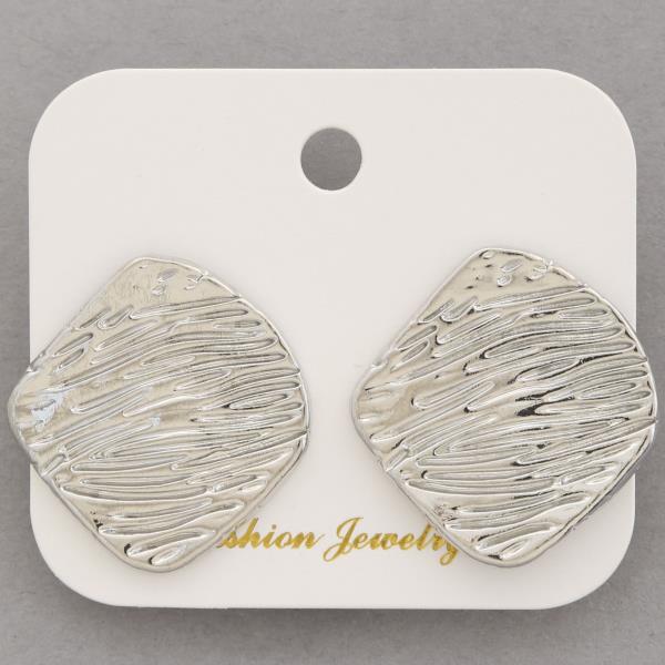 LINED METAL EARRING