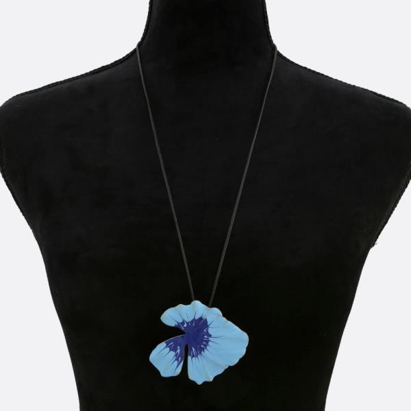 FLOWER PETAL PENDANT NECKLACE