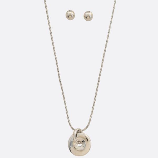 CIRCLE PENDANT METAL NECKLACE