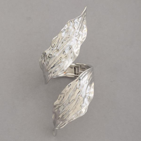 LEAF PATTERN CUFF BRACELET