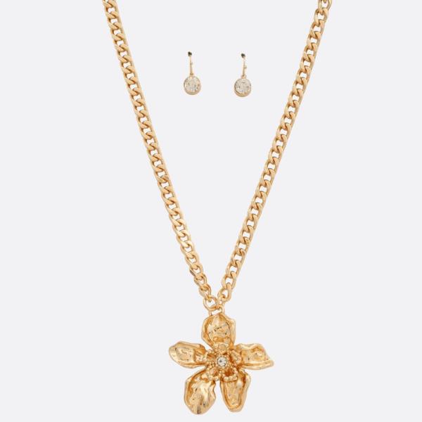 STAR PENDANT METAL NECKLACE
