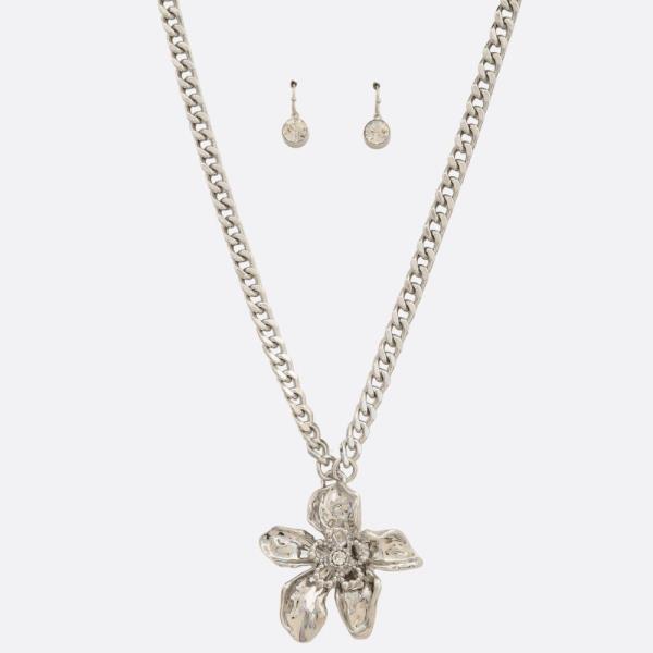 STAR PENDANT METAL NECKLACE