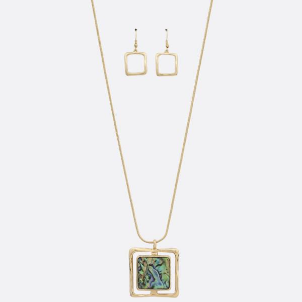 SQUARE PENDANT NECKLACE
