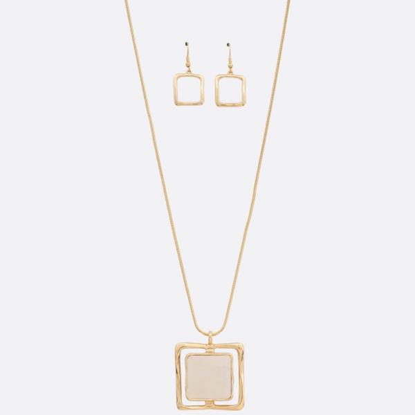 SQUARE PENDANT NECKLACE