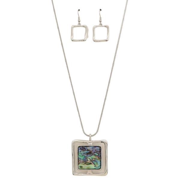 SQUARE PENDANT NECKLACE