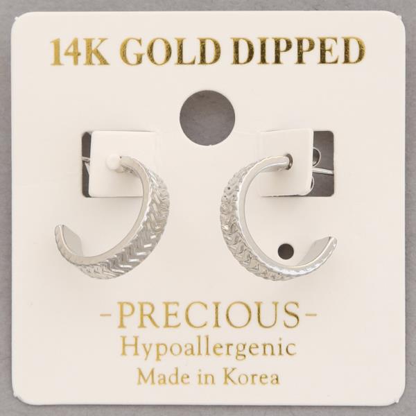 TEXTURED C HOOP EARRING