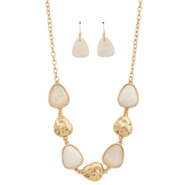 STONE HAMMERED METAL NECKLACE