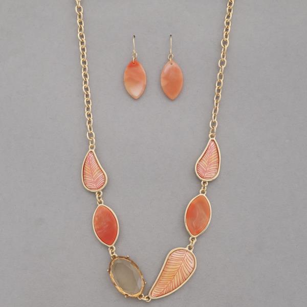 LEAF OVAL STONE NECKLACE