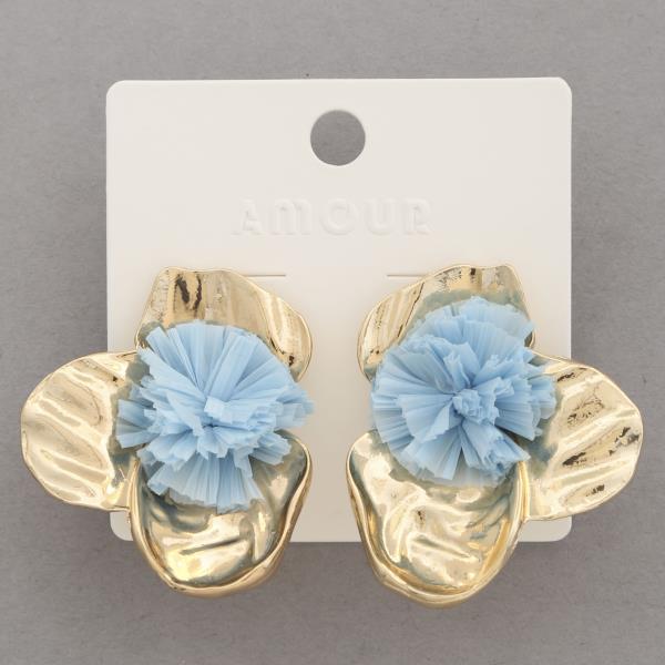 RAFFIA FLOWER METAL EARRING