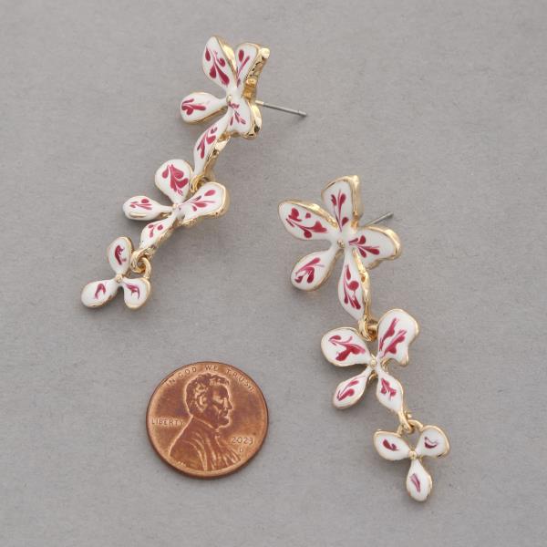 TRIPLE FLOWER DANGLE EARRING