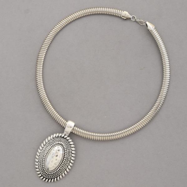 SDJ OVAL PENDANT METAL NECKLACE