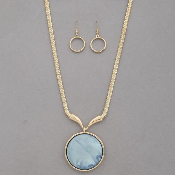 ROUND ACETATE PENDANT METAL NECKLACE